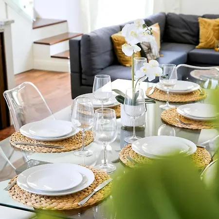 & Gorgeous - 3 Bedroom Getaway In The Heart Apartment Faro
