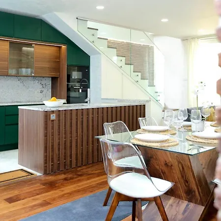 Apartment & Gorgeous - 3 Bedroom Getaway In The Heart Faro