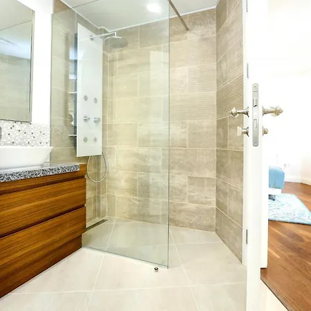 Apartment & Gorgeous - 3 Bedroom Getaway In The Heart Faro