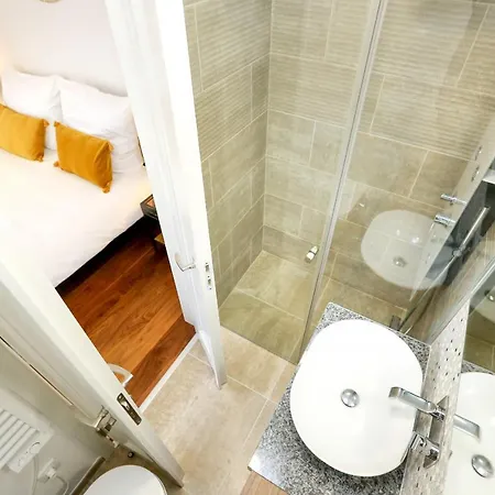 & Gorgeous - 3 Bedroom Getaway In The Heart *