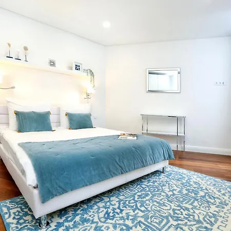 & Gorgeous - 3 Bedroom Getaway In The Heart Apartment *