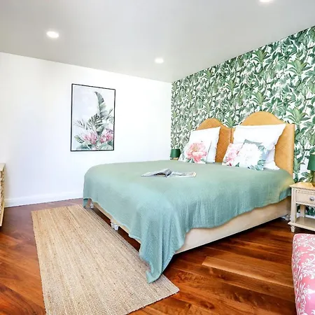 & Gorgeous - 3 Bedroom Getaway In The Heart Apartment