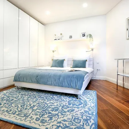 Apartment & Gorgeous - 3 Bedroom Getaway In The Heart